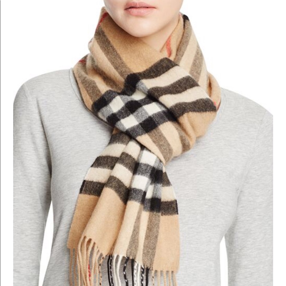 Burberry
Giant Icon Check Cashmere Scarf
